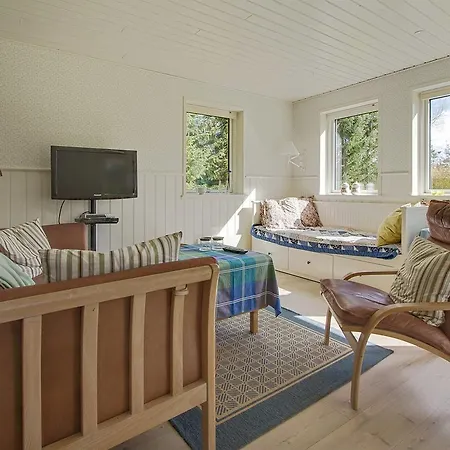 Three-bedroom Holiday In * Hals