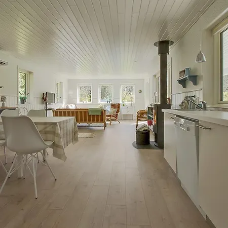 Three-bedroom Holiday In * Hals