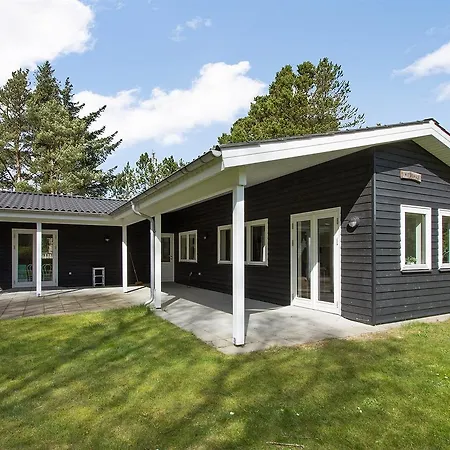 Hébergement de vacances Three-bedroom Holiday In *