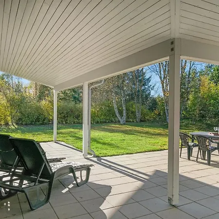 Three-bedroom Holiday In Hébergement de vacances