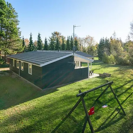 Three-bedroom Holiday In * Hals