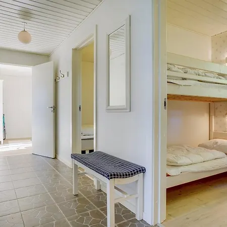 Three-bedroom Holiday In * Hals